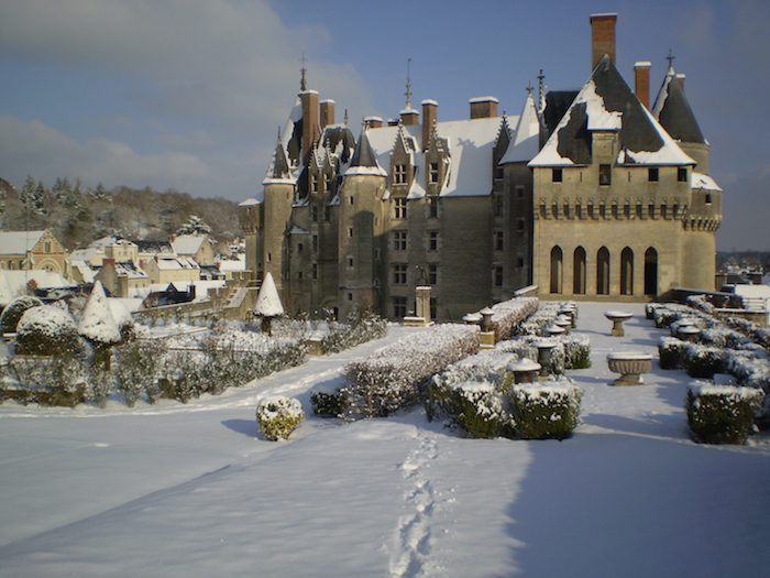 Château-de-Langeais in deep winter mfch chateaux in snow