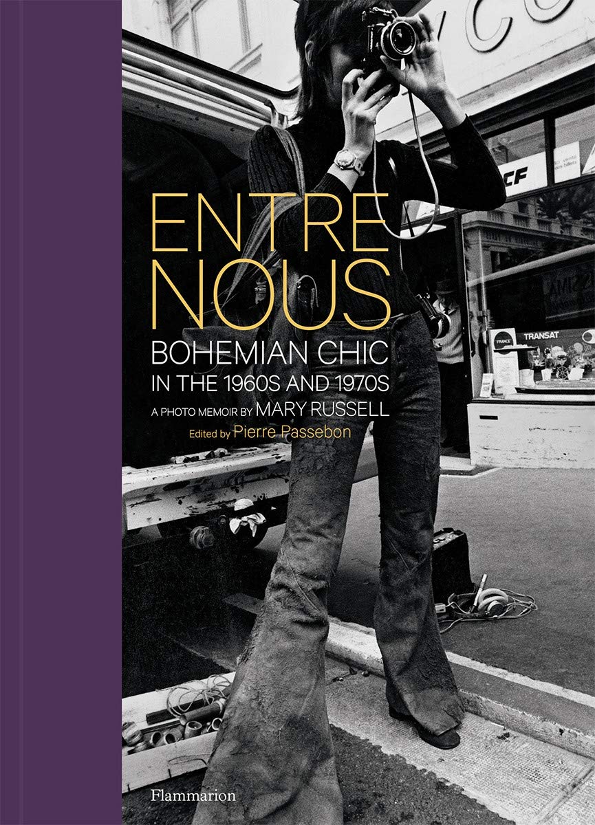 book cover entre nous featuring fashionable woman taking a picture