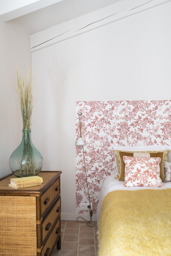 Floral bedding : MFCH French Bedroom Design Inspiration