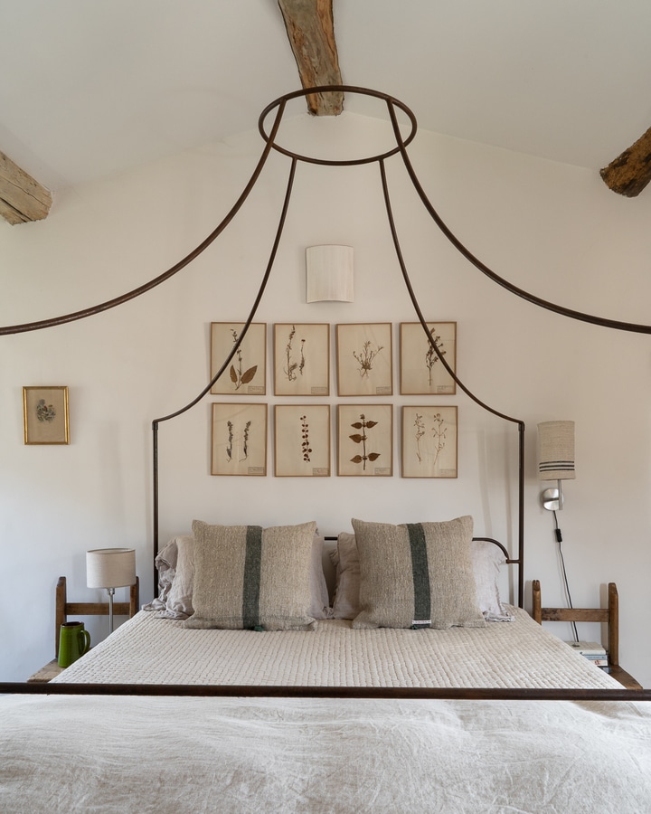 canopy bed: MFCH Interiors