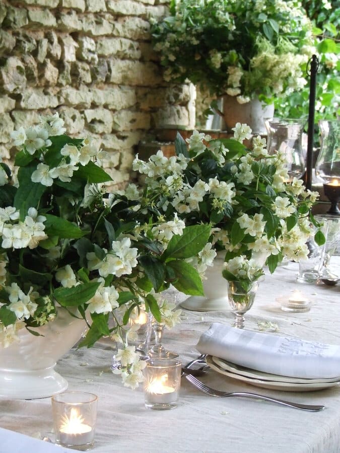 white flowers - Spring Tablescape