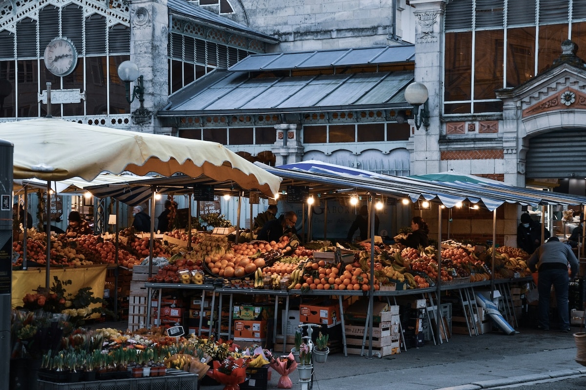 farmers market in Paris